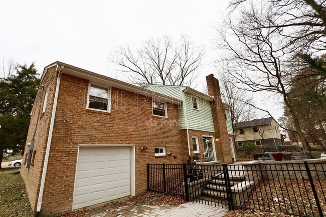 Building Photo - 3012 Elmbrook Rd