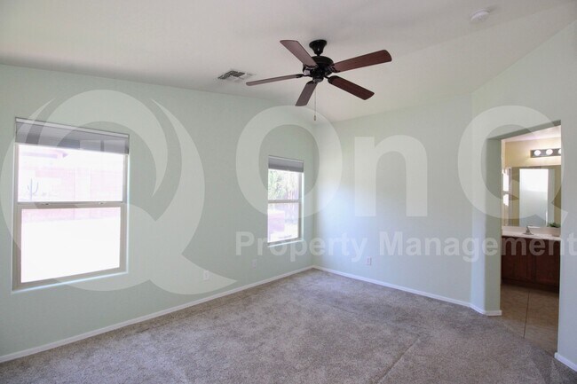Building Photo - 2009 E Lindrick Dr