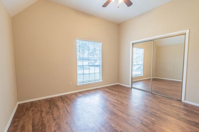Building Photo - 2516 Orion Dr