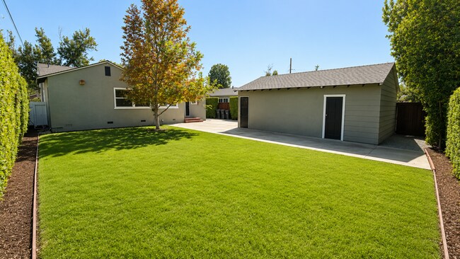 Building Photo - 1331 E Maple Ave