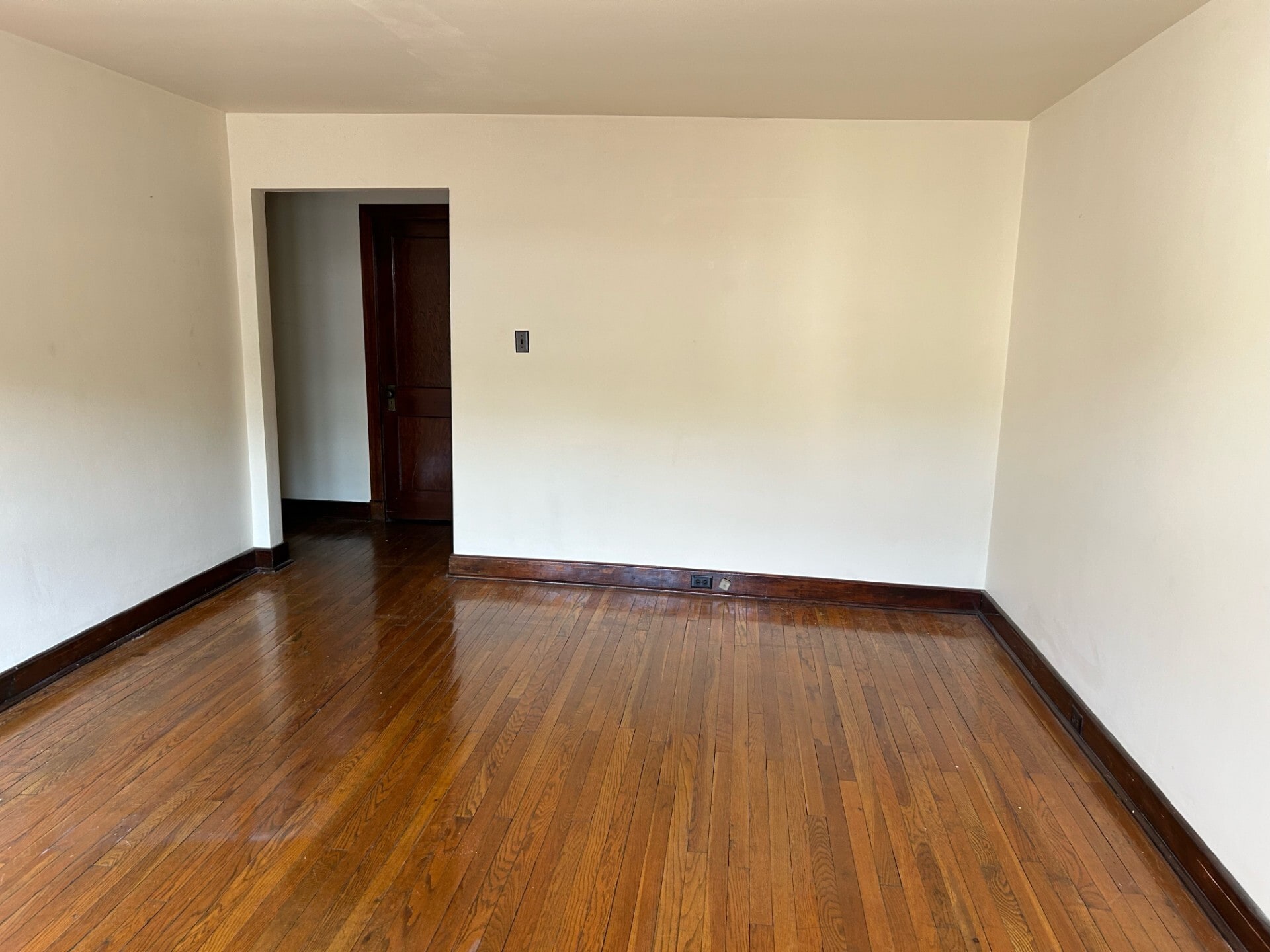 Living Room - 838 W 4th St