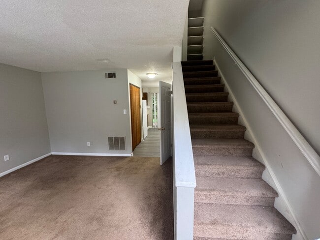 Building Photo - 802 British Wood Dr SW