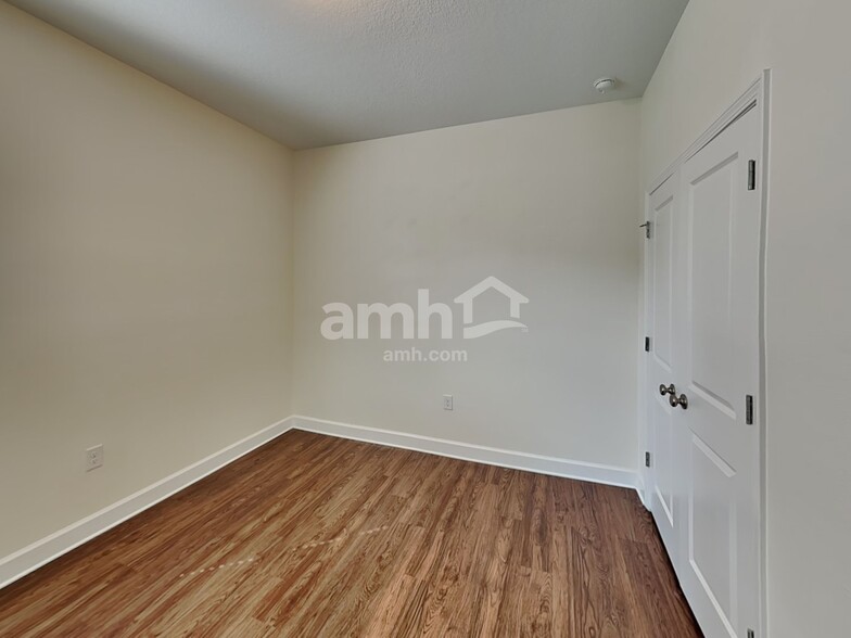 Building Photo - 323 Pine Terrace Dr