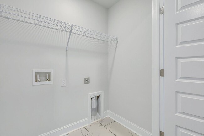 Building Photo - 512 Gov Treutlen Cir