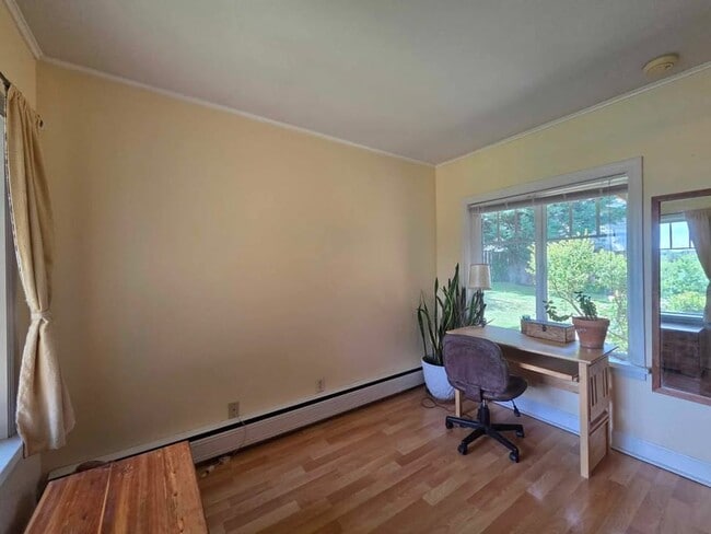 Building Photo - Adorable 2 bedroom house for rent in quiet...