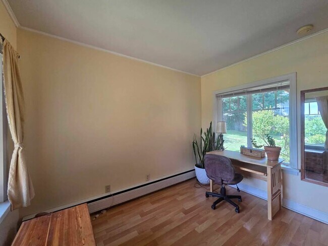 Building Photo - ***MOVE IN SPECIAL*** Adorable 2 bedroom h...
