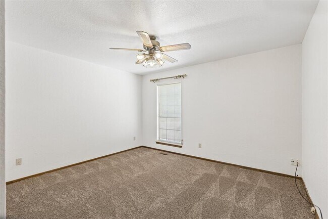 Building Photo - 2613 SW 112th St