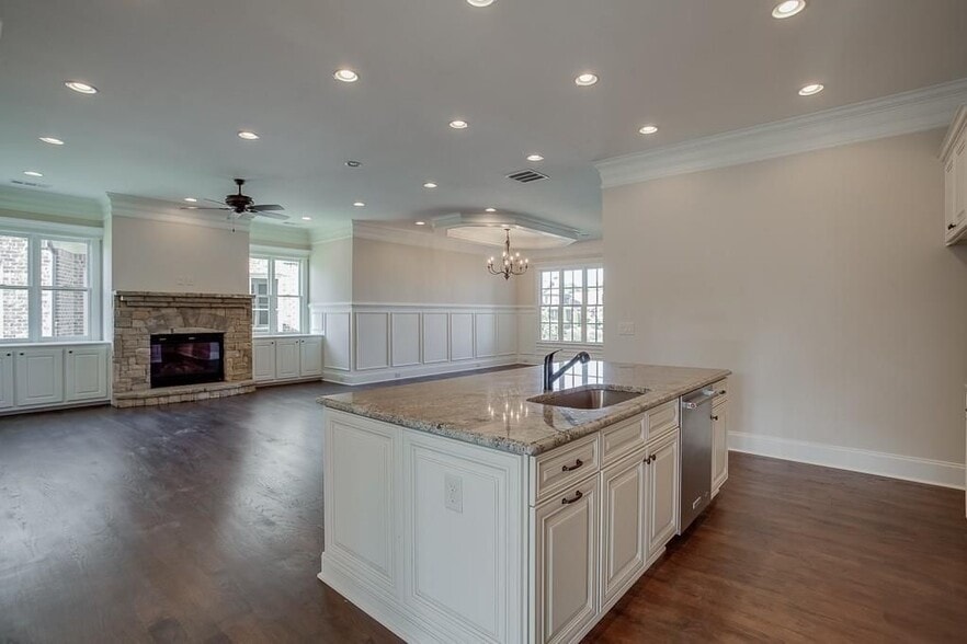 Building Photo - 5869 Chickasaw Ln