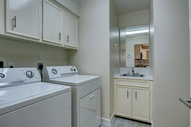 Building Photo - 13819 Starhill Ct