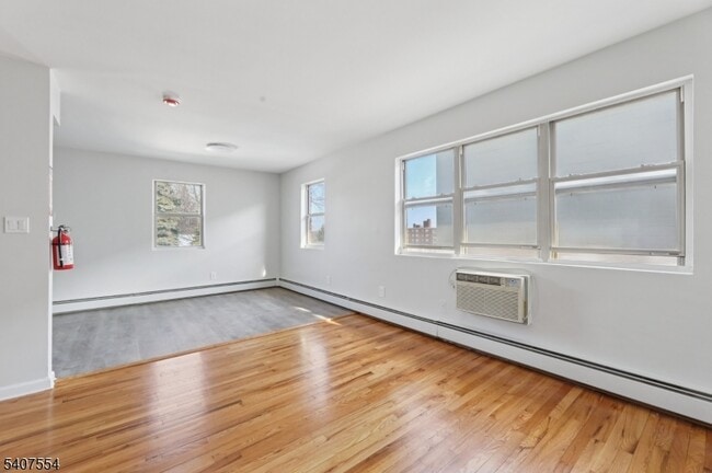 Building Photo - 94 Park Ave