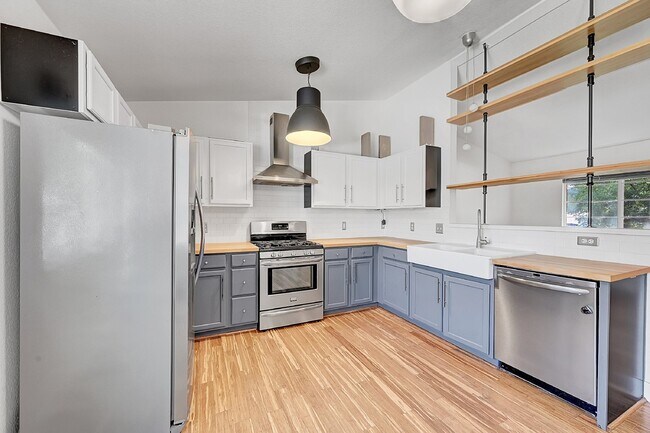 Building Photo - 2,940.95,  3-Bedroom, 1-bathroom Home In Erie with Stunning Backyard Space!