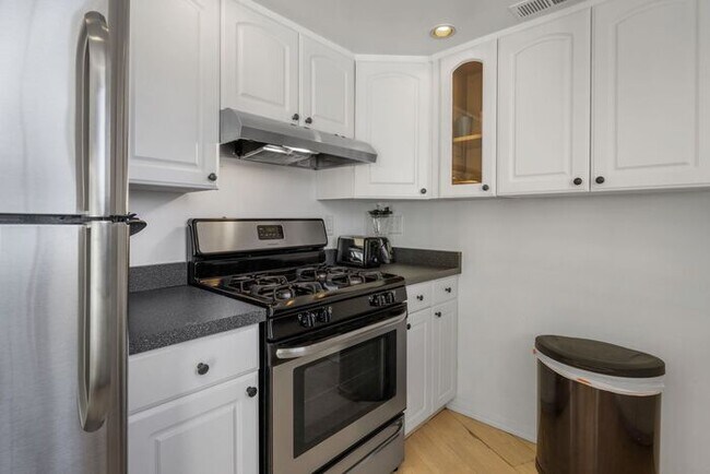 Building Photo - COMING SOON! Fully Furnished 3 Bedroom 3 Bathroom Home in Old Town Scottsdale