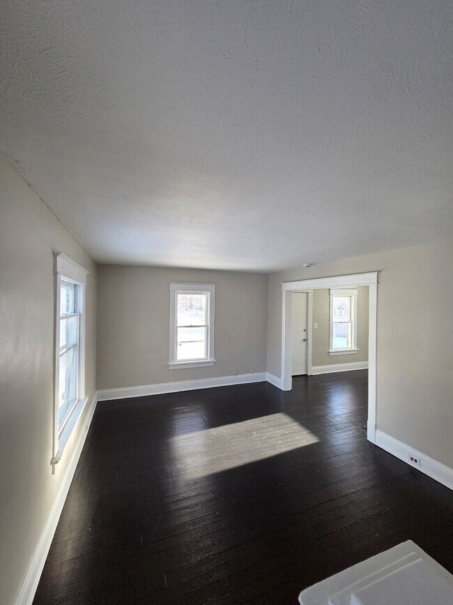 Building Photo - 2 bedroom, 1 bath house