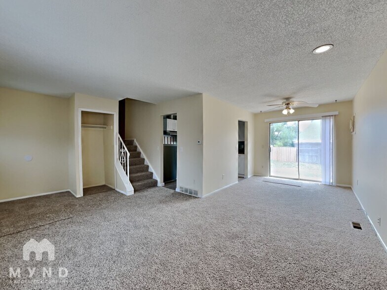 Building Photo - 9894 W Polk Pl