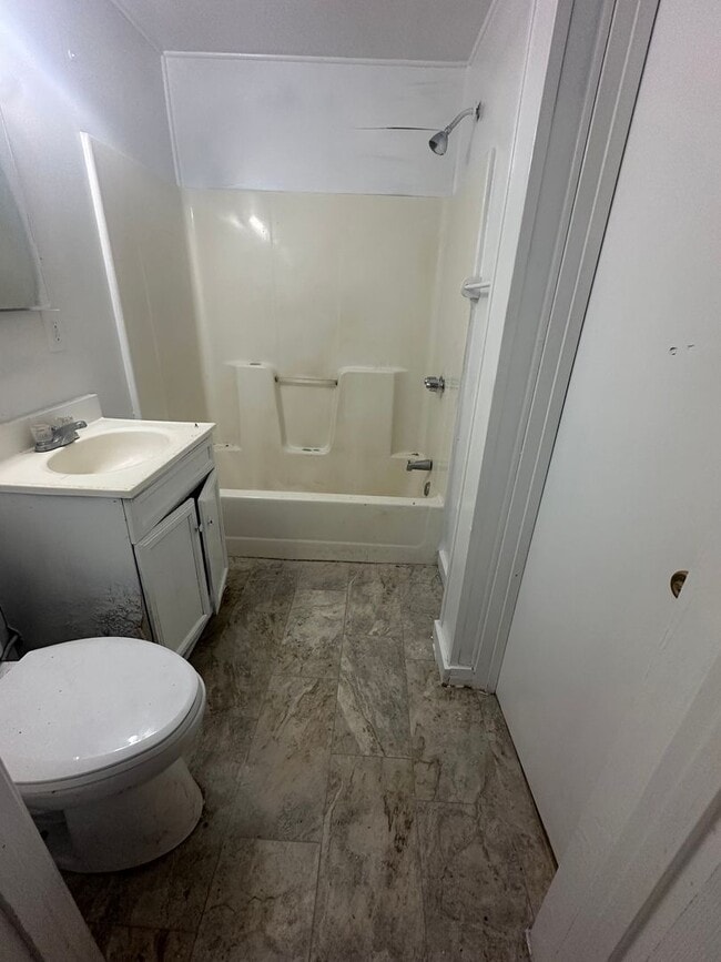 Building Photo - 2-bedroom, 1-bathroom Single Family home F...