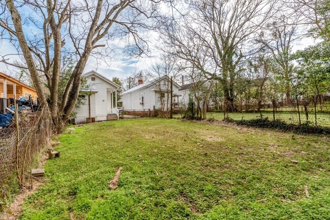 Building Photo - $880 Section 8 Ok!