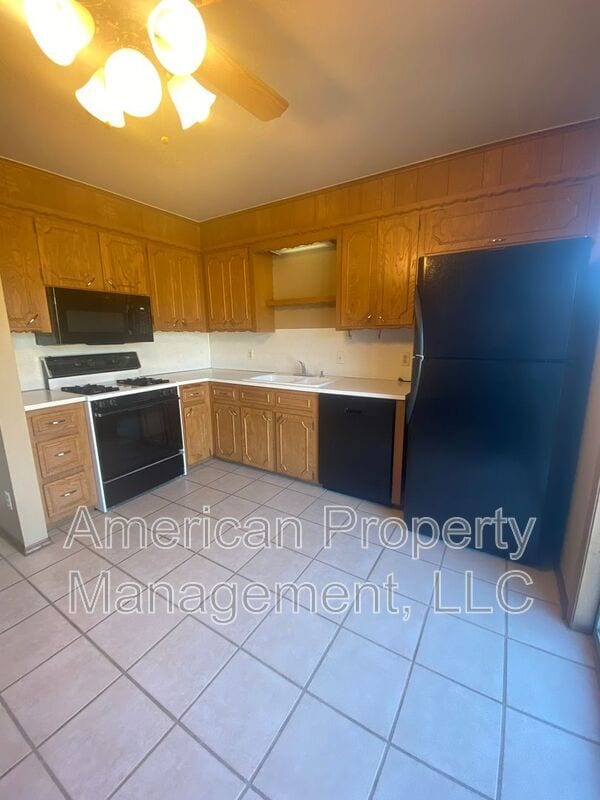 Building Photo - 2111 S Birmingham Ct