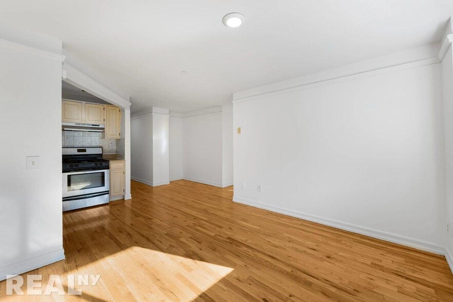 Building Photo - 394 E 8th St