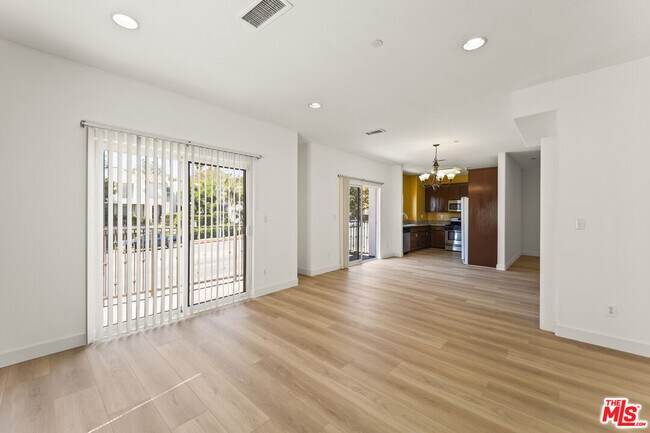 Building Photo - 12375 Osborne Pl