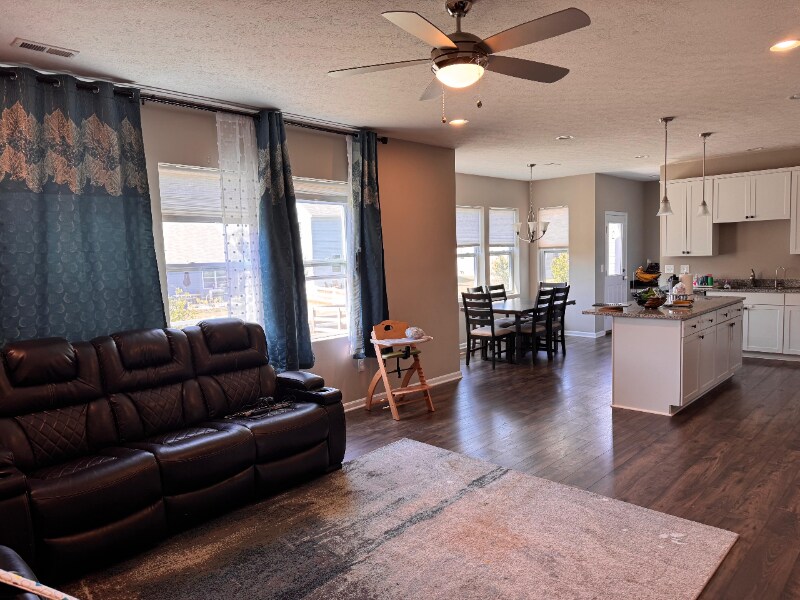 Building Photo - 7861 Habbin Dr