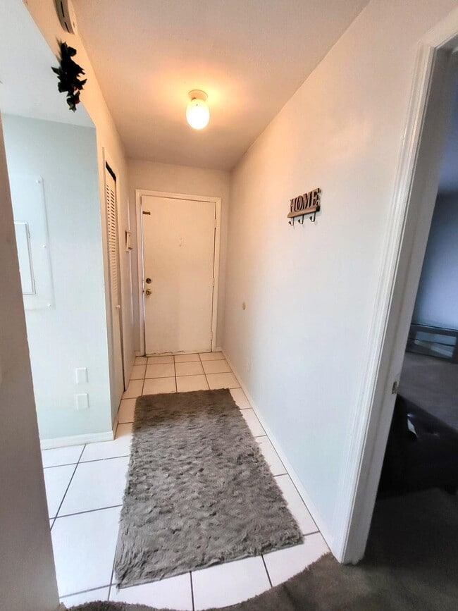 Building Photo - 3023 Sir Hamilton Cir