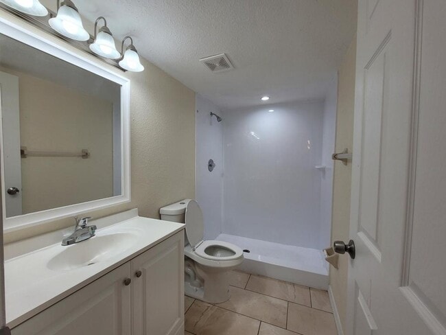 Building Photo - 7857 Pinehurst Dr