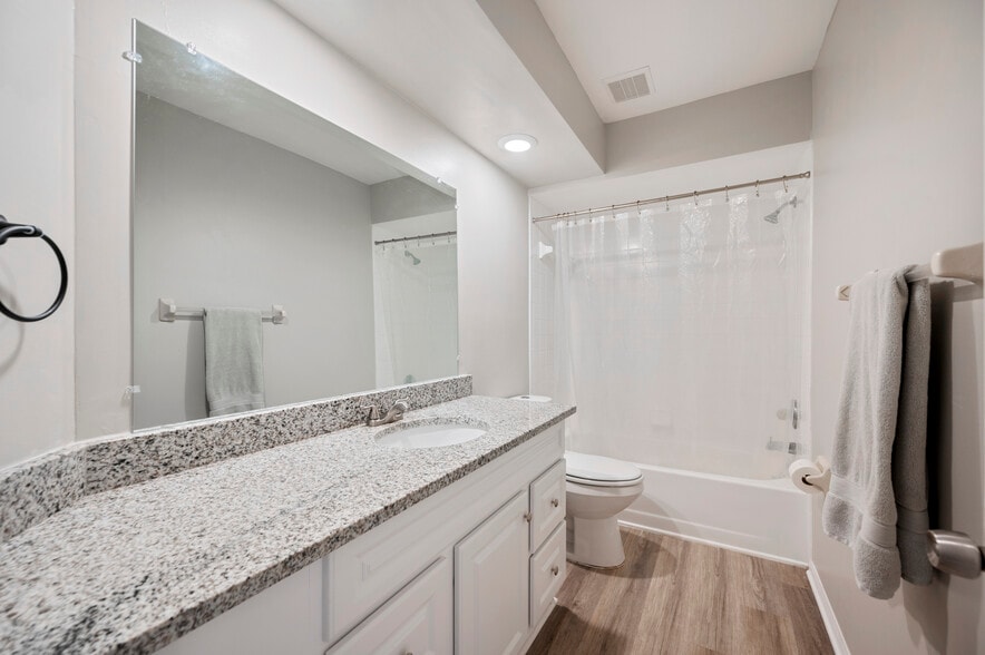 Guest Bath - 3568 Raintree Ln