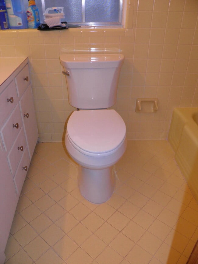 Building Photo - 212 Priscilla Dr