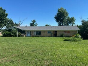 Building Photo - Spacious 3BR Home on a Large Corner Lot in Rogers