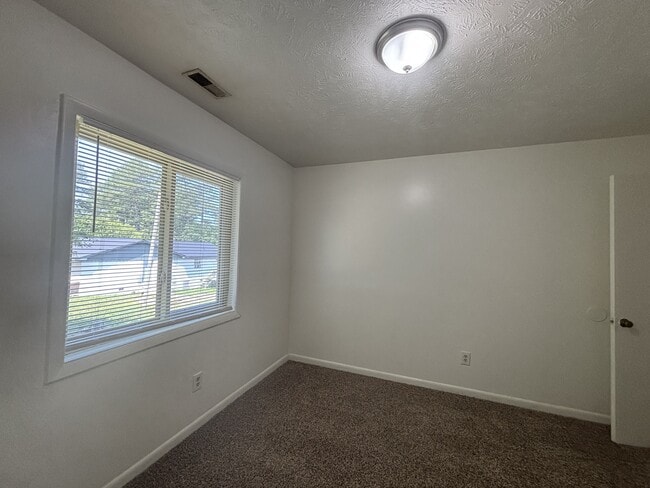 Building Photo - 1123 Southwood Dr