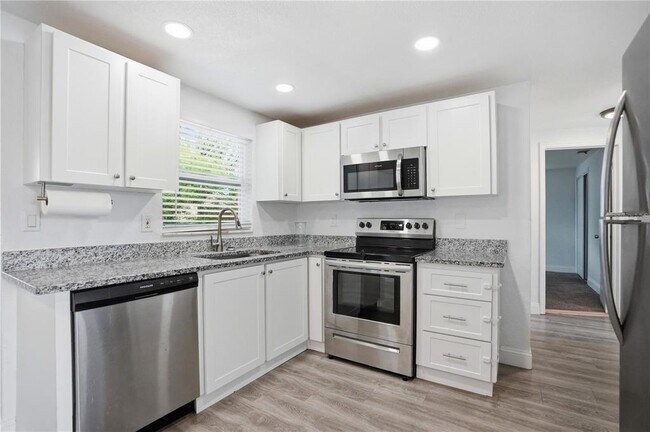 Building Photo - 3301 Rosefield Dr
