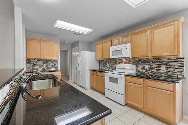 Building Photo - 18111 Stone Trail Manor Dr