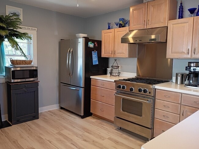 Building Photo - 39 Harbor St