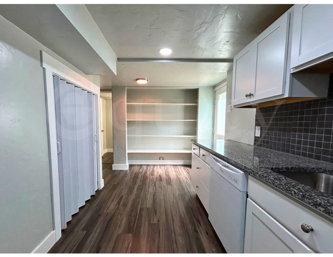 Building Photo - 555 S 330 E