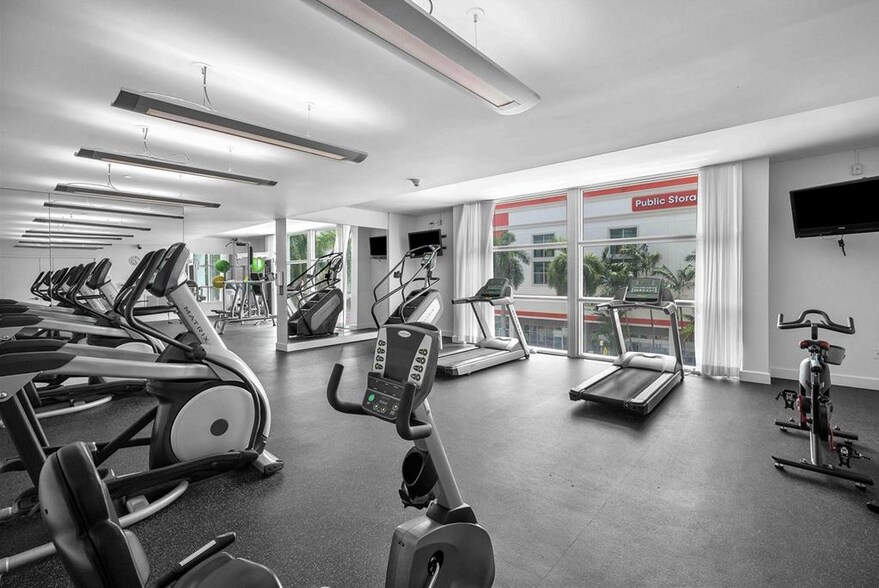 Building Photo - 350 NE 24th St