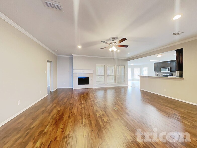 Building Photo - 5004 Saddlehorn Dr