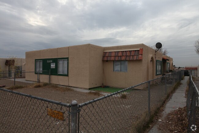 Primary Photo - Charleston Heights