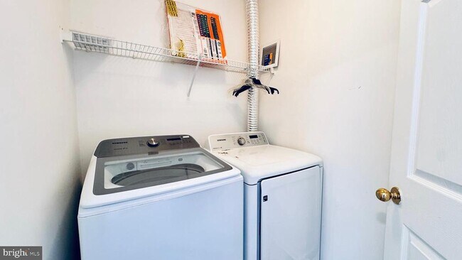 Building Photo - 9161 Lost Fields Ct