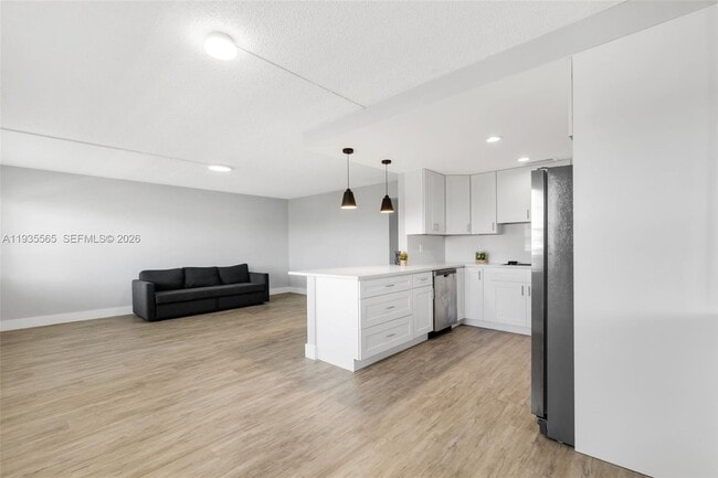 Building Photo - 4025 Yarmouth E