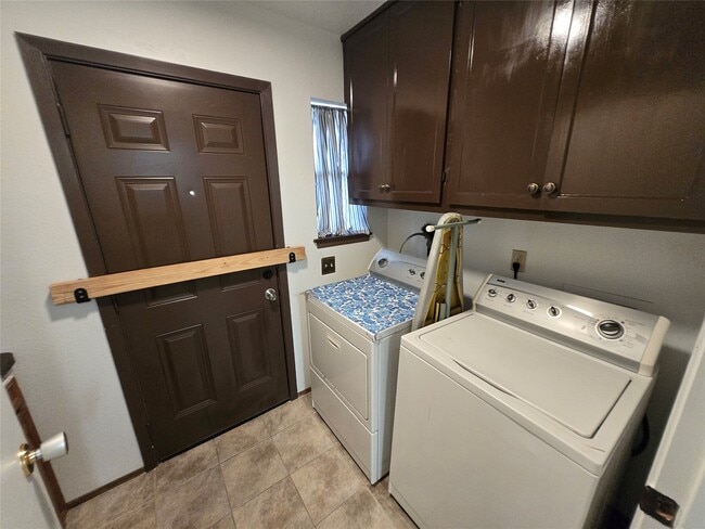 Building Photo - 24312 Carlton Rd