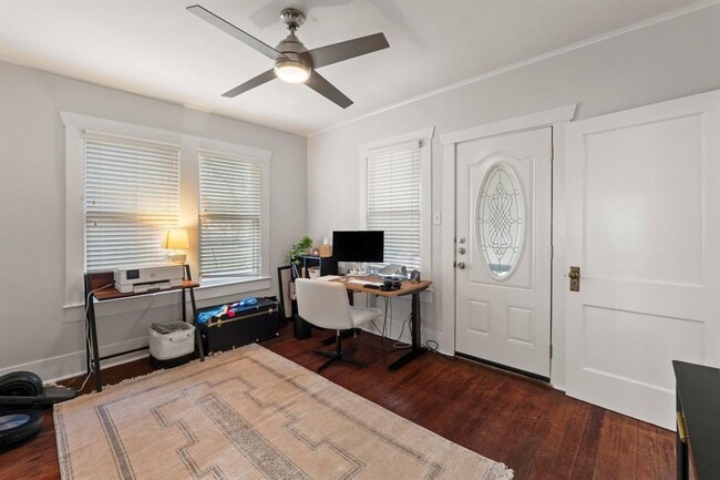 Building Photo - 1805 Brackenridge St