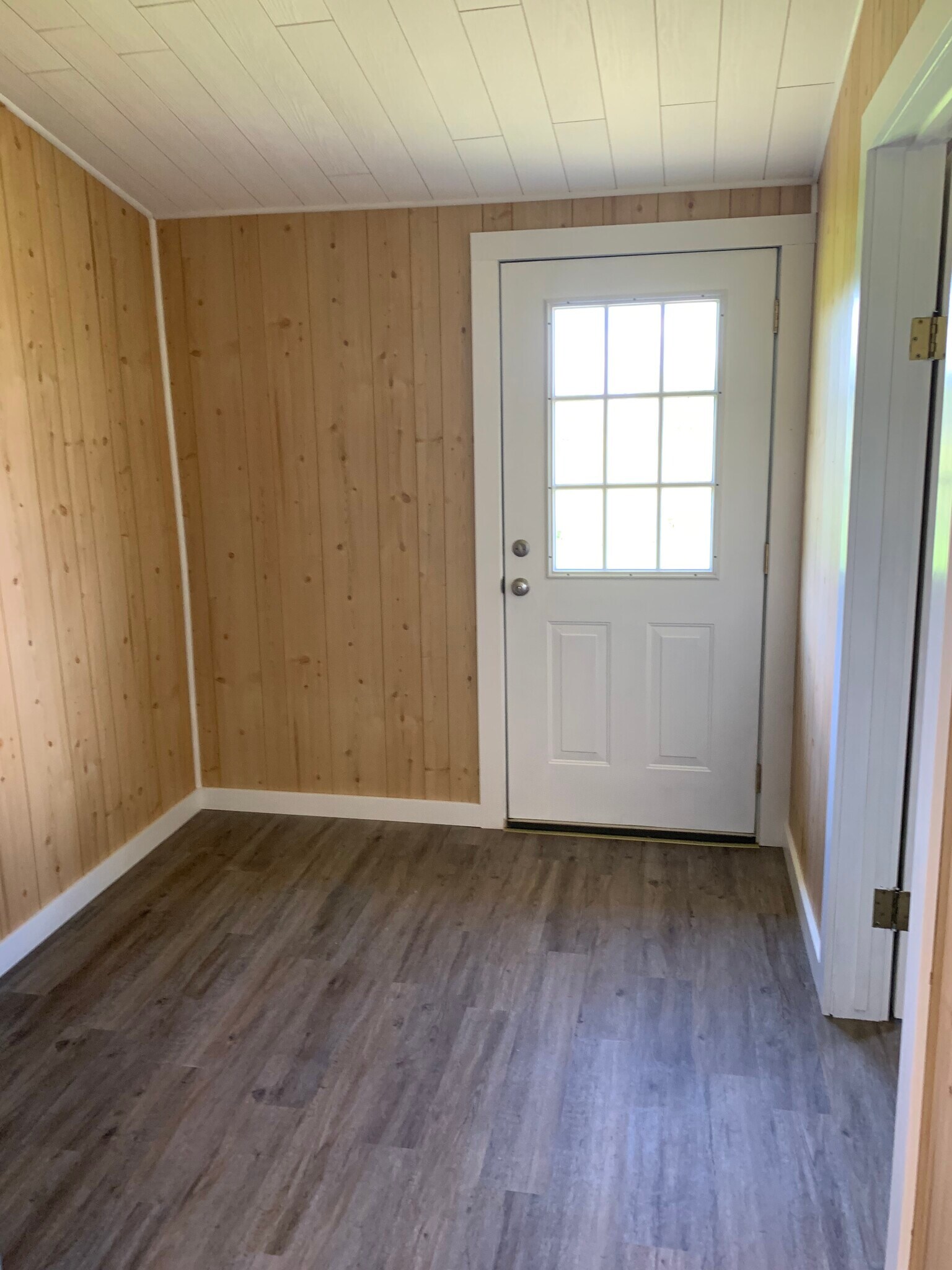 Back entrance ~ Mudd Room - 9062 LA-1