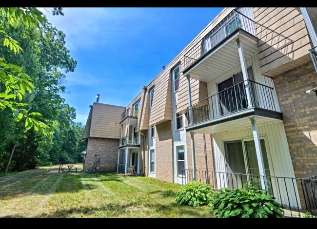 Building Photo - 4 Kennedy Ln