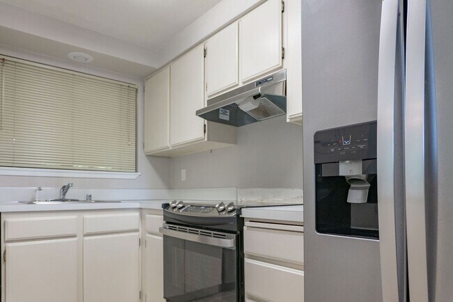 Building Photo - 431 Stonewood Dr