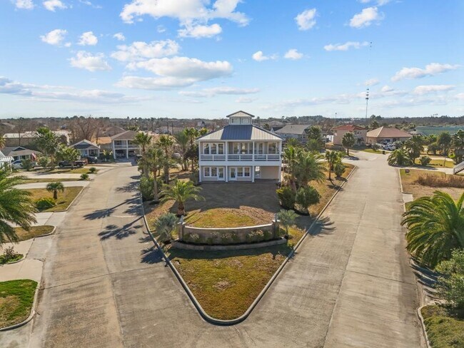 Building Photo - 2727 E Bayshore Dr
