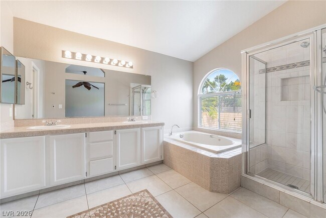 Building Photo - 9924 Barrier Reef Dr