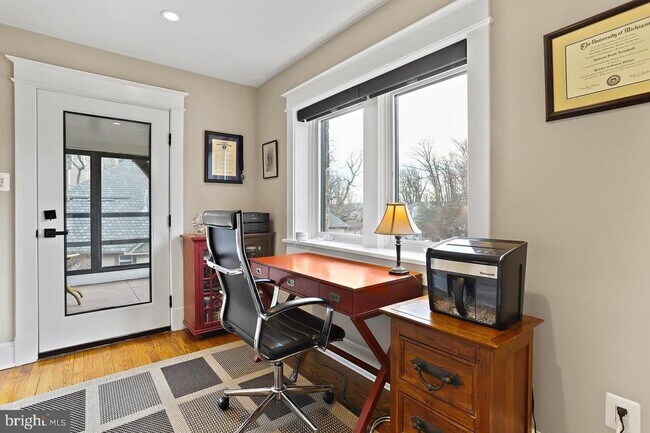 Building Photo - 2347 S Arlington Ridge Rd