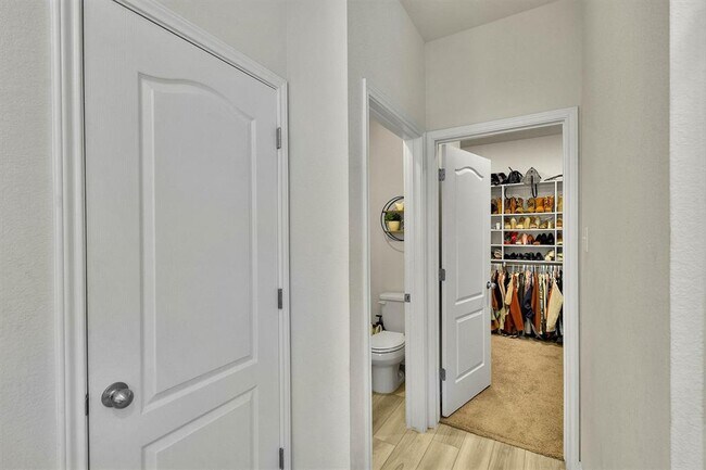 Building Photo - 632 Friar Tuck Dr