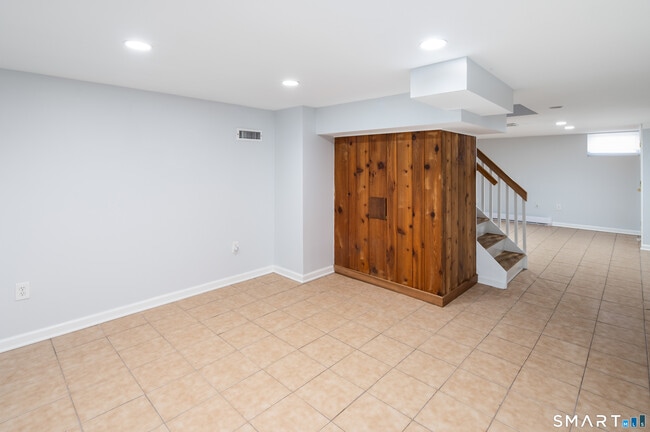 Building Photo - 37 Gaymoor Dr