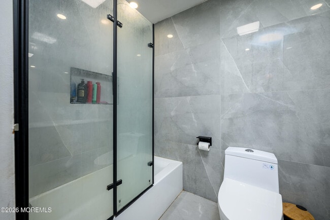 Building Photo - 570 Eltone Rd